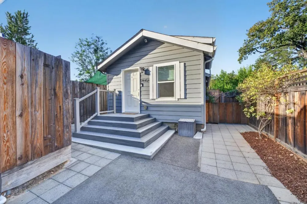 17445 Pleasant View Avenue Monte Sereno, CA 95030