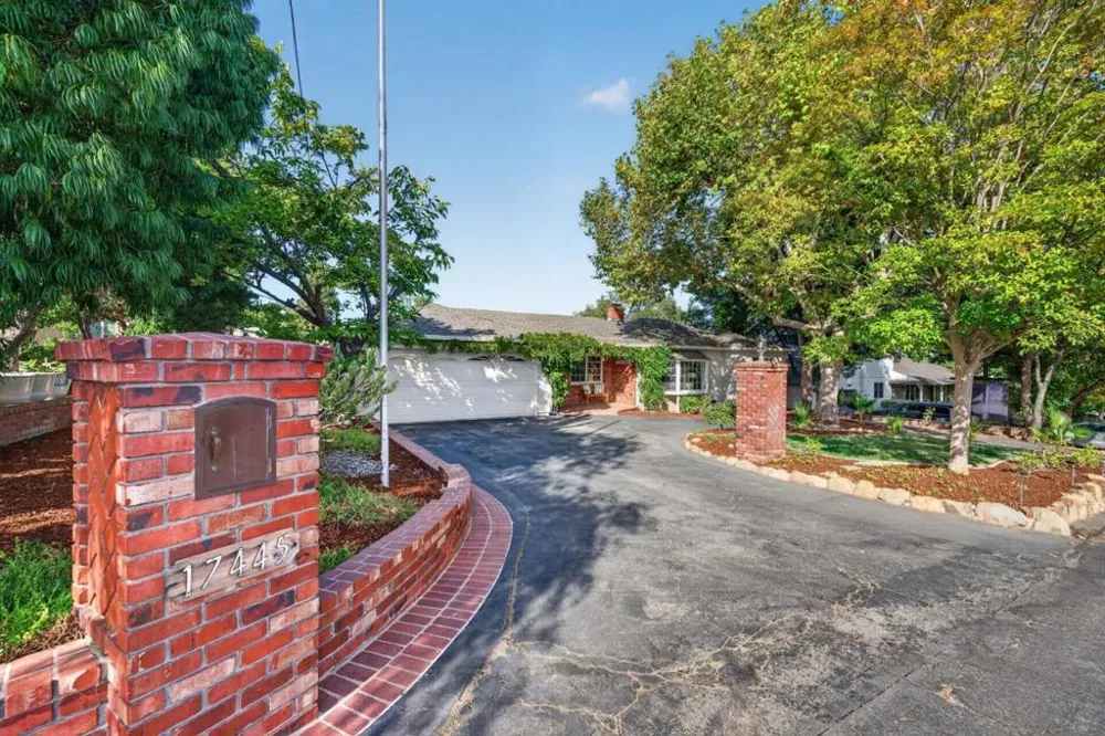 17445 Pleasant View Avenue Monte Sereno, CA 95030