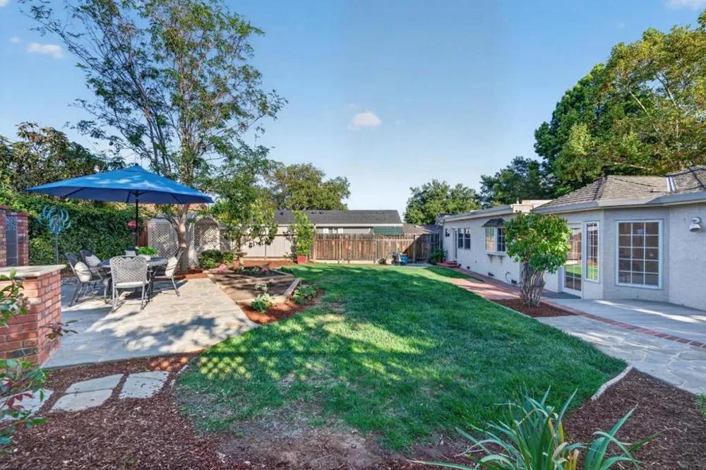 17445 Pleasant View Avenue Monte Sereno, CA 95030