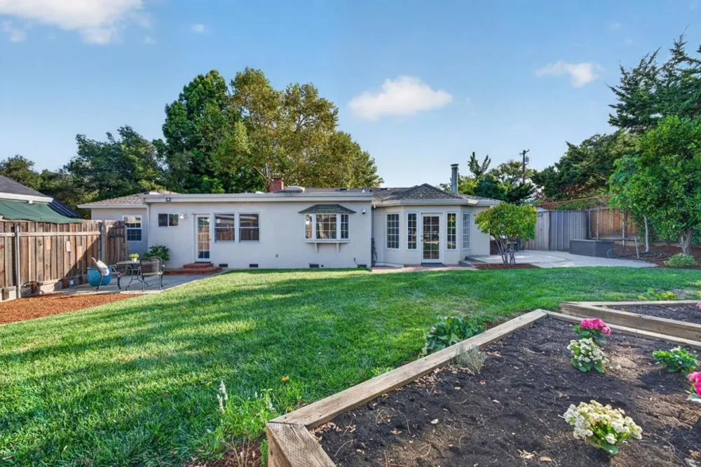17445 Pleasant View Avenue Monte Sereno, CA 95030