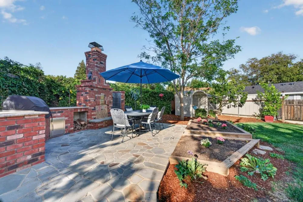 17445 Pleasant View Avenue Monte Sereno, CA 95030