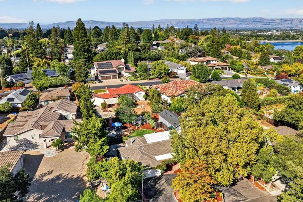 17445 Pleasant View Avenue Monte Sereno, CA 95030