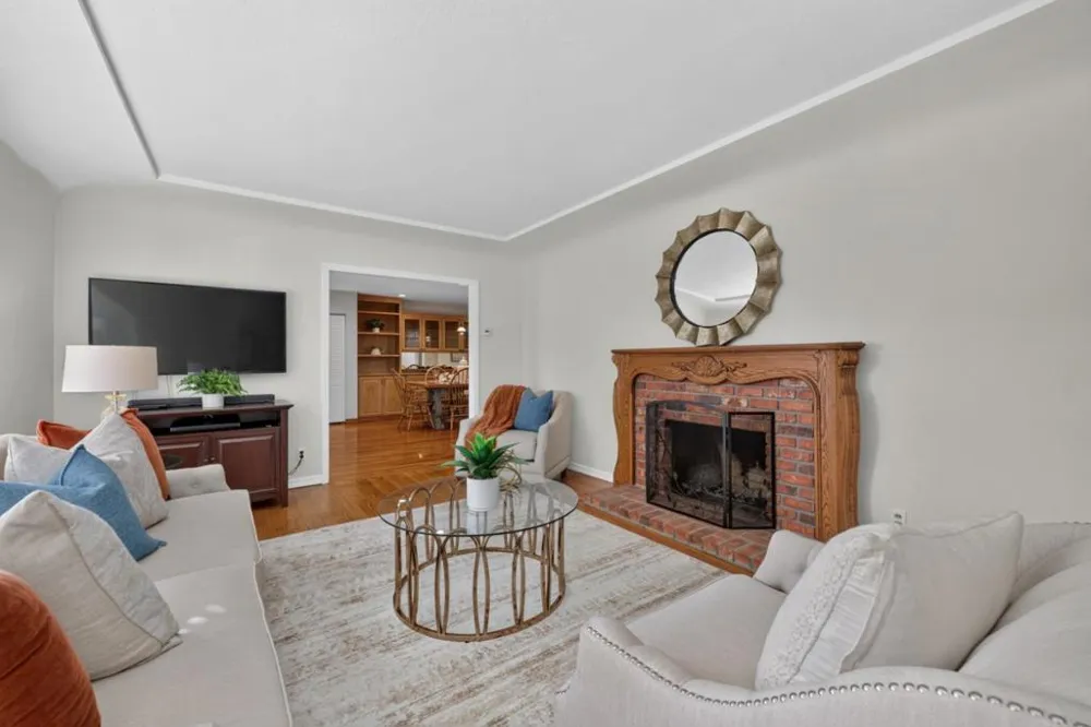 17445 Pleasant View Avenue Monte Sereno, CA 95030