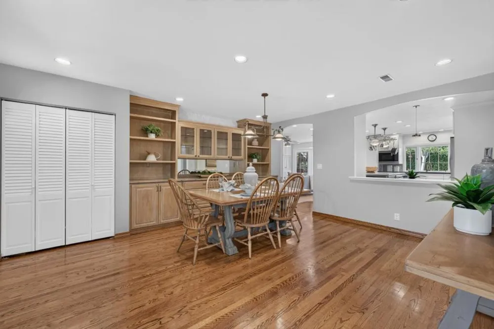 17445 Pleasant View Avenue Monte Sereno, CA 95030