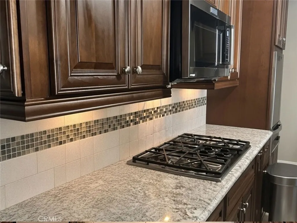16034 Hawthorne Fontana, CA 92335