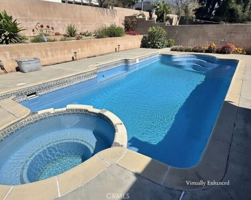 16034 Hawthorne Fontana, CA 92335