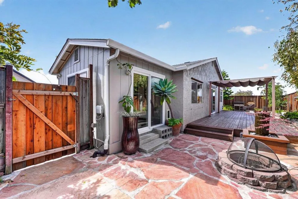 722 Heather Court Watsonville, CA 95076