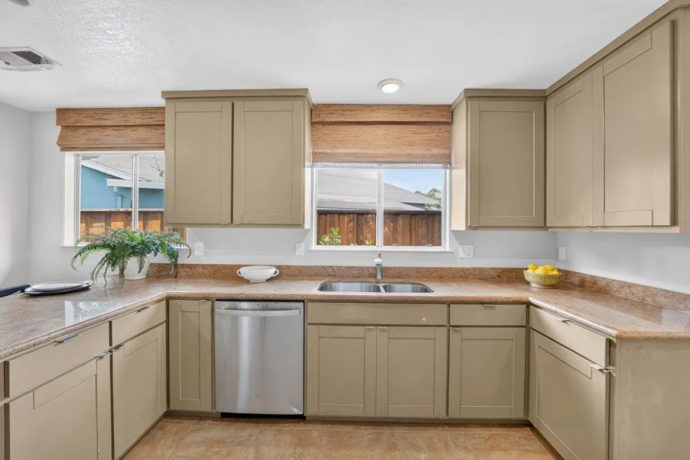 722 Heather Court Watsonville, CA 95076