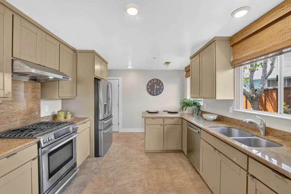 722 Heather Court Watsonville, CA 95076