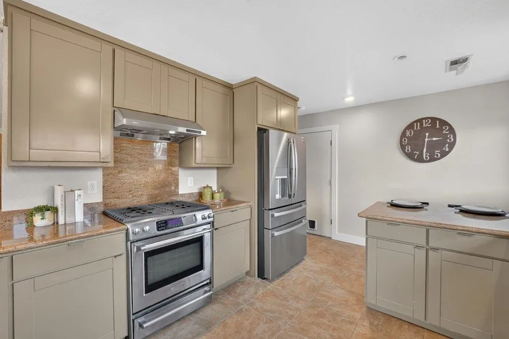 722 Heather Court Watsonville, CA 95076