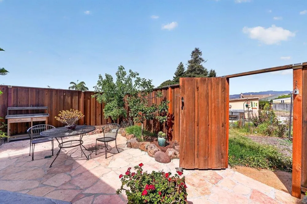 722 Heather Court Watsonville, CA 95076