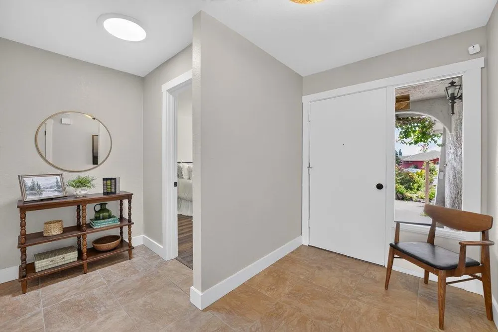 722 Heather Court Watsonville, CA 95076