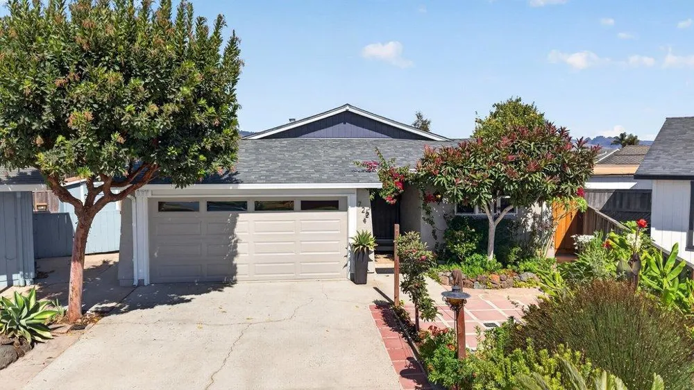 722 Heather Court Watsonville, CA 95076
