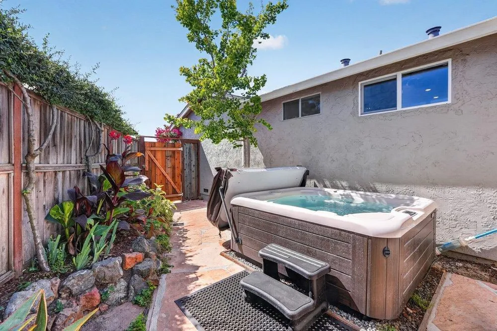 722 Heather Court Watsonville, CA 95076
