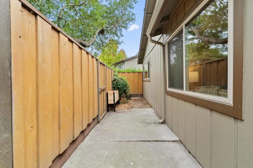 6122 Sheraton Place Aptos, CA 95003