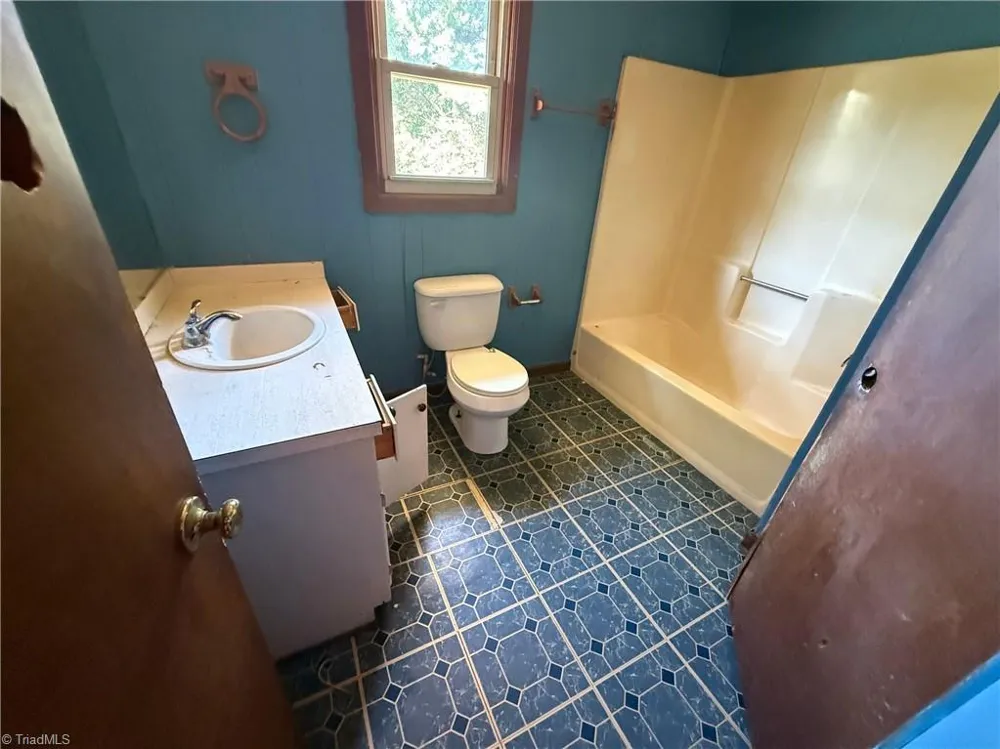 5170 NC Highway 700 Eden, NC 27288