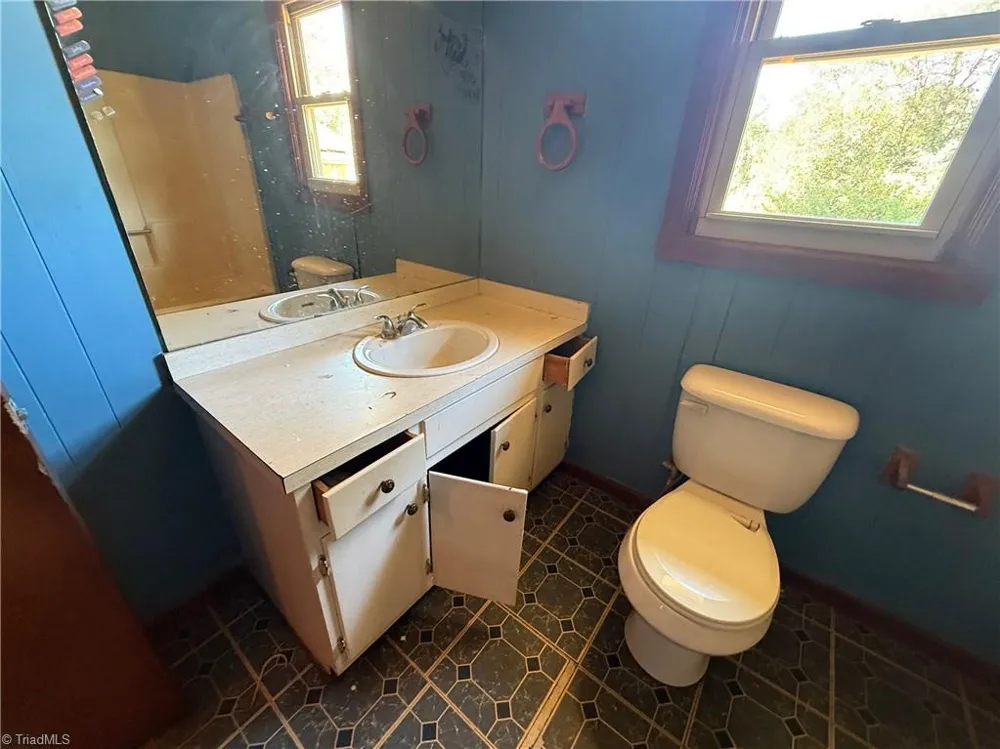 5170 NC Highway 700 Eden, NC 27288
