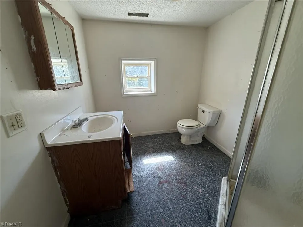 5170 NC Highway 700 Eden, NC 27288