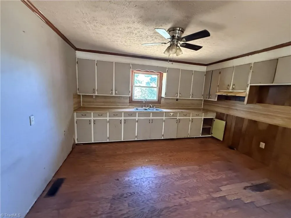 5170 NC Highway 700 Eden, NC 27288