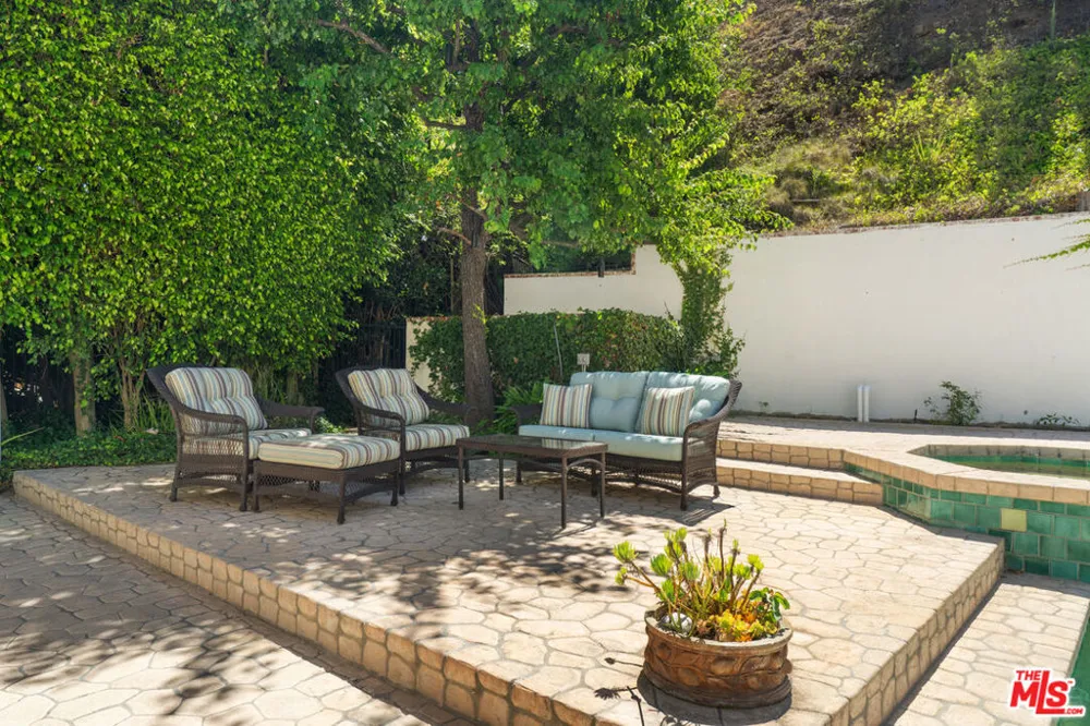 1481 Bienveneda Avenue Pacific Palisades, CA 90272