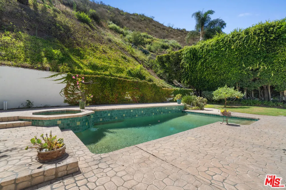 1481 Bienveneda Avenue Pacific Palisades, CA 90272