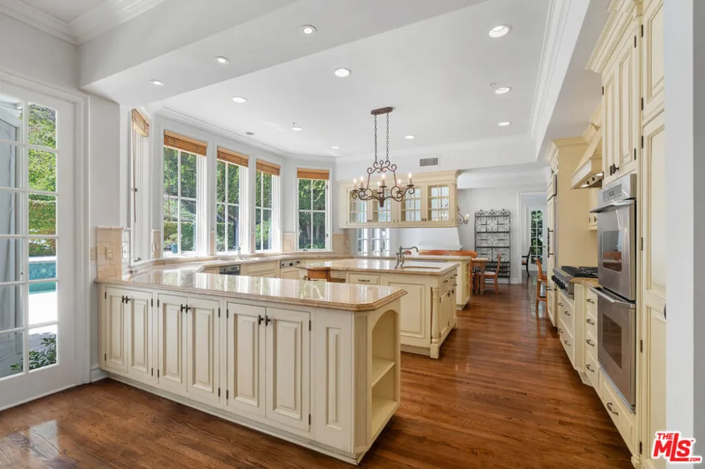 1481 Bienveneda Avenue Pacific Palisades, CA 90272