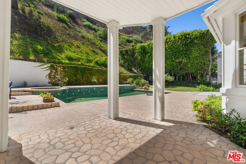 1481 Bienveneda Avenue Pacific Palisades, CA 90272