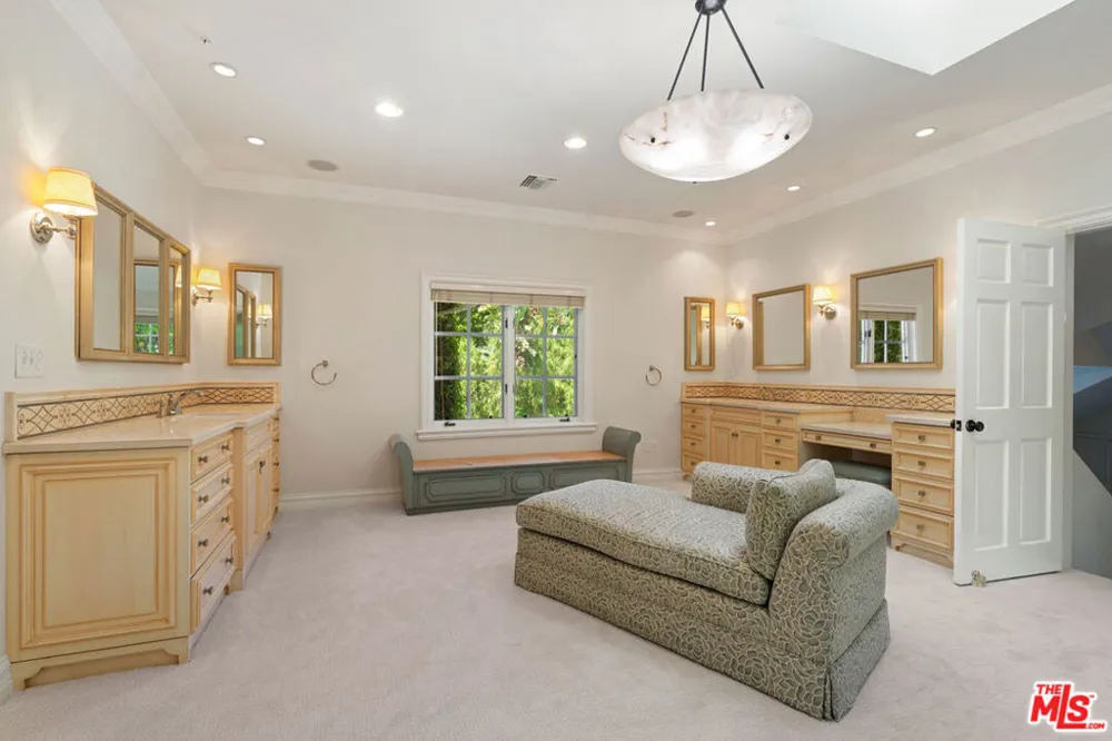 1481 Bienveneda Avenue Pacific Palisades, CA 90272