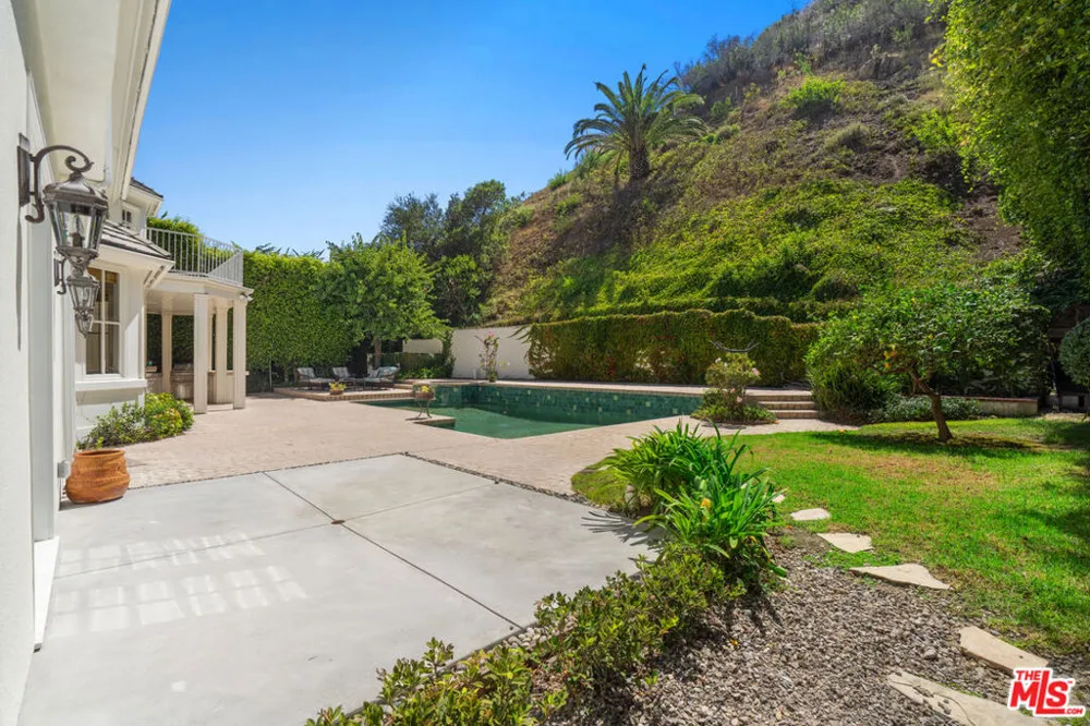 1481 Bienveneda Avenue Pacific Palisades, CA 90272