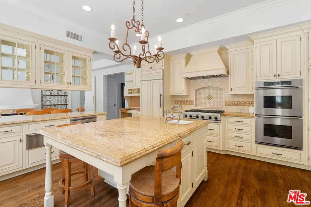 1481 Bienveneda Avenue Pacific Palisades, CA 90272
