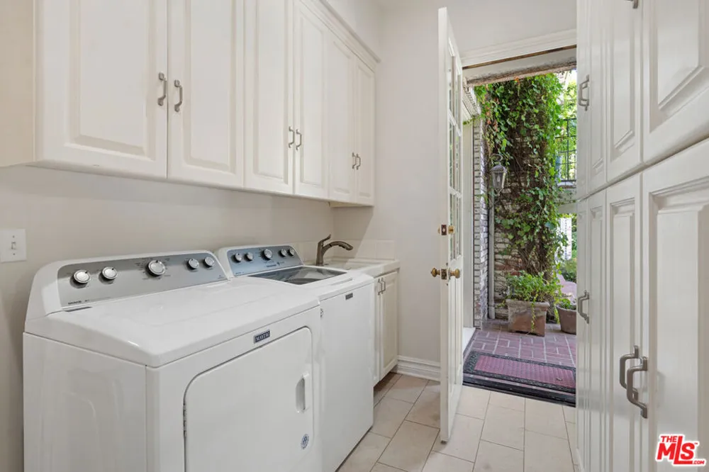 1481 Bienveneda Avenue Pacific Palisades, CA 90272