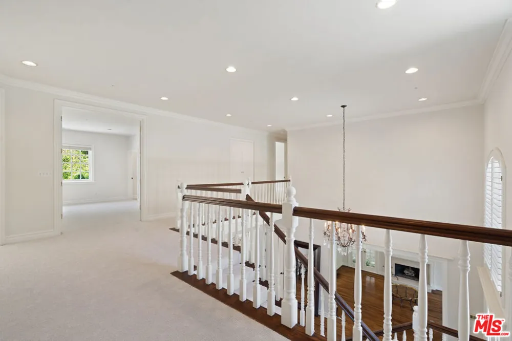 1481 Bienveneda Avenue Pacific Palisades, CA 90272