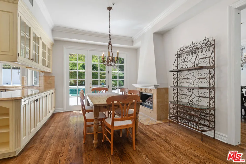 1481 Bienveneda Avenue Pacific Palisades, CA 90272