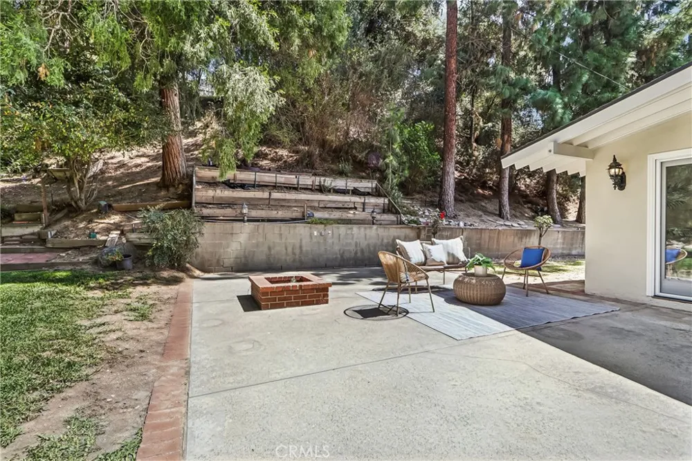 4548 La Granada Way La Canada Flintridge, CA 91011