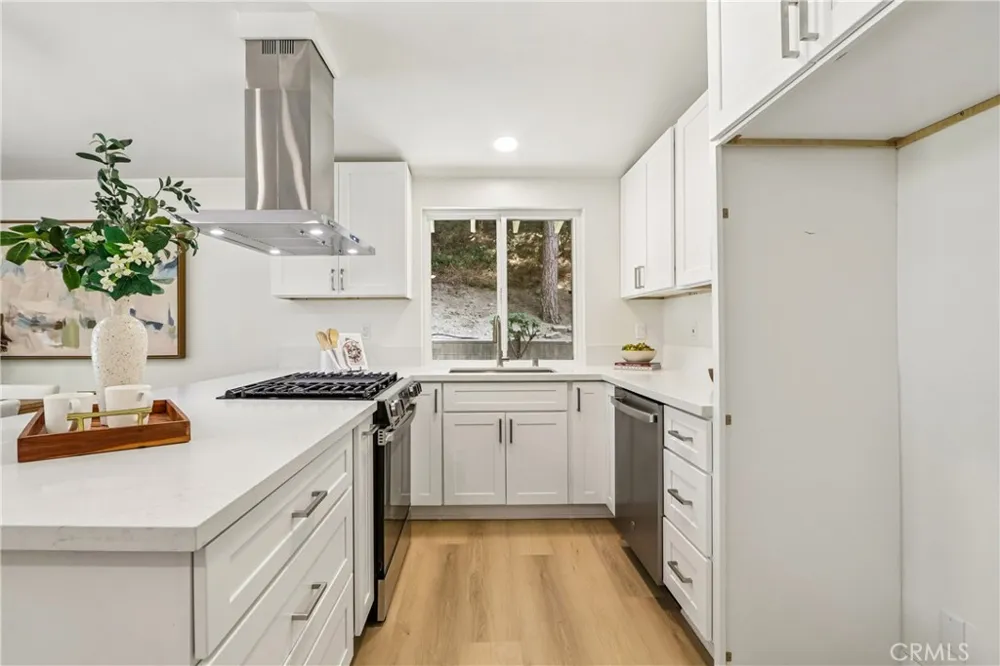 4548 La Granada Way La Canada Flintridge, CA 91011