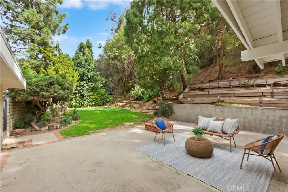 4548 La Granada Way La Canada Flintridge, CA 91011
