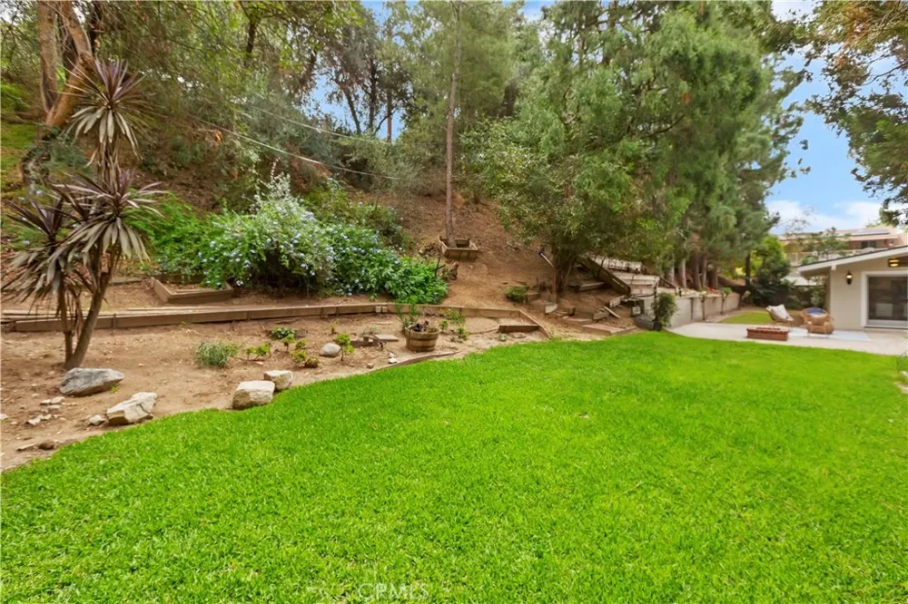 4548 La Granada Way La Canada Flintridge, CA 91011