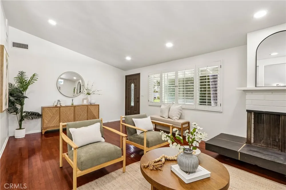 4548 La Granada Way La Canada Flintridge, CA 91011