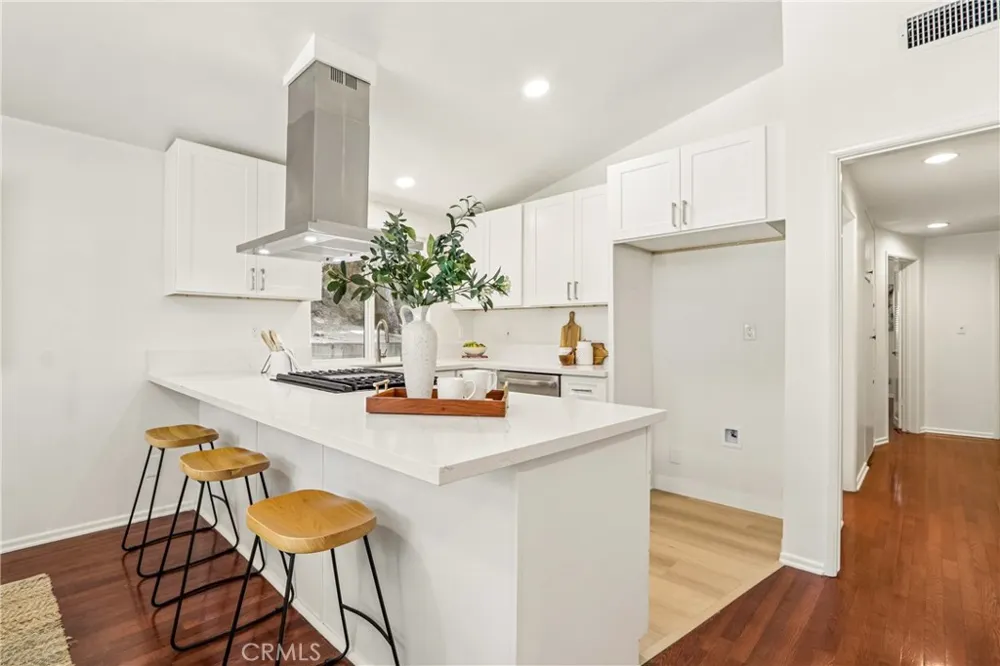 4548 La Granada Way La Canada Flintridge, CA 91011