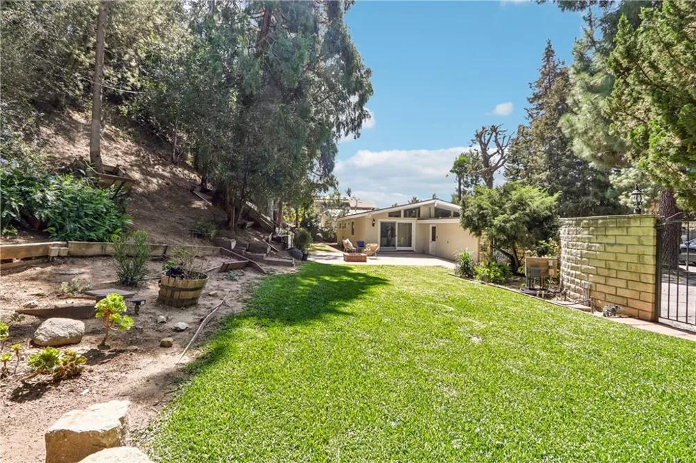 4548 La Granada Way La Canada Flintridge, CA 91011