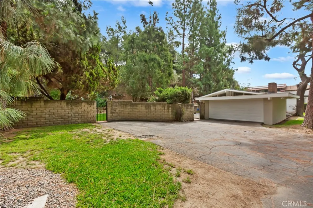 4548 La Granada Way La Canada Flintridge, CA 91011