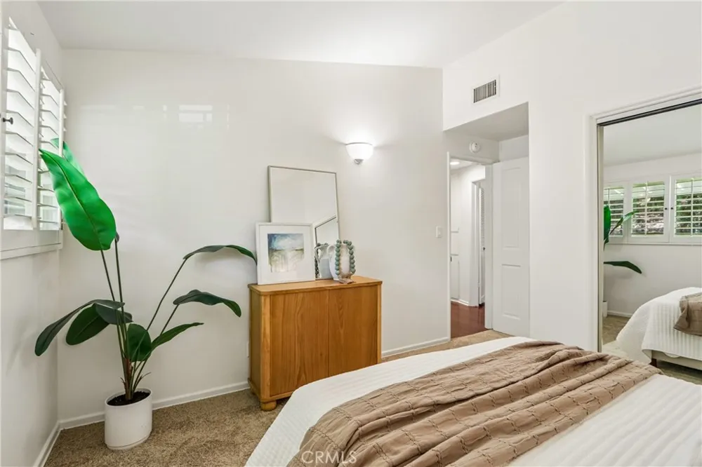 4548 La Granada Way La Canada Flintridge, CA 91011