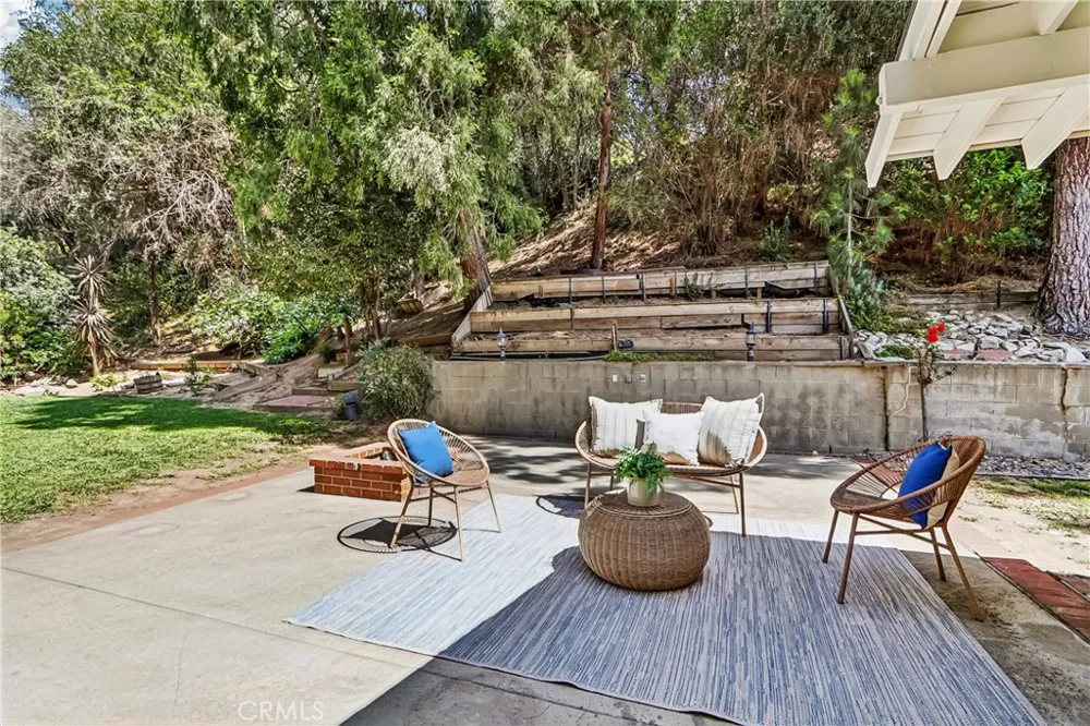 4548 La Granada Way La Canada Flintridge, CA 91011