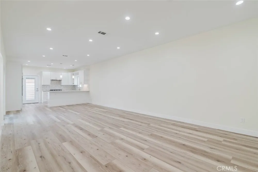 10405 Ruffner Avenue Granada Hills, CA 91344
