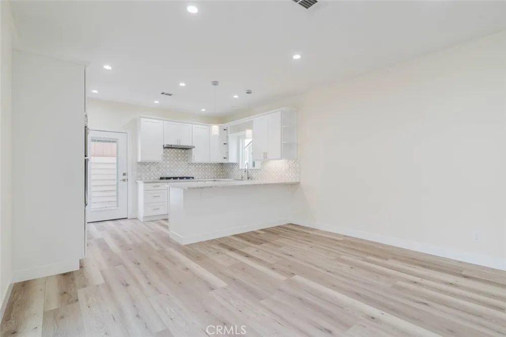 10405 Ruffner Avenue Granada Hills, CA 91344
