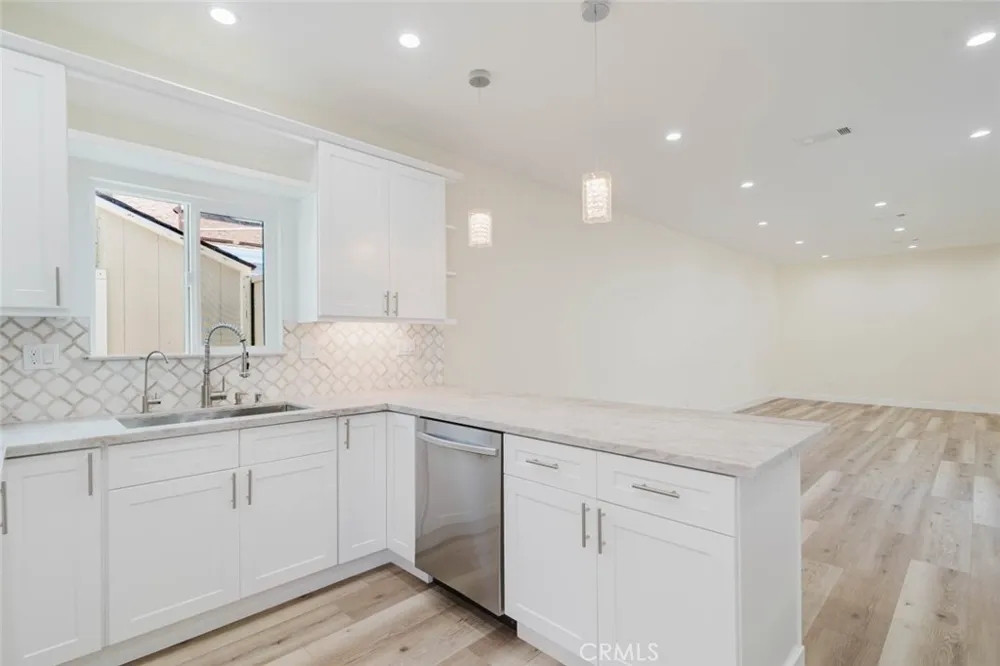 10405 Ruffner Avenue Granada Hills, CA 91344