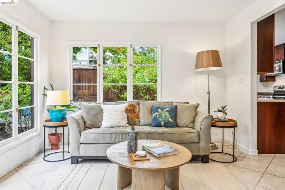 4737 Virginia Ave Oakland, CA 94619