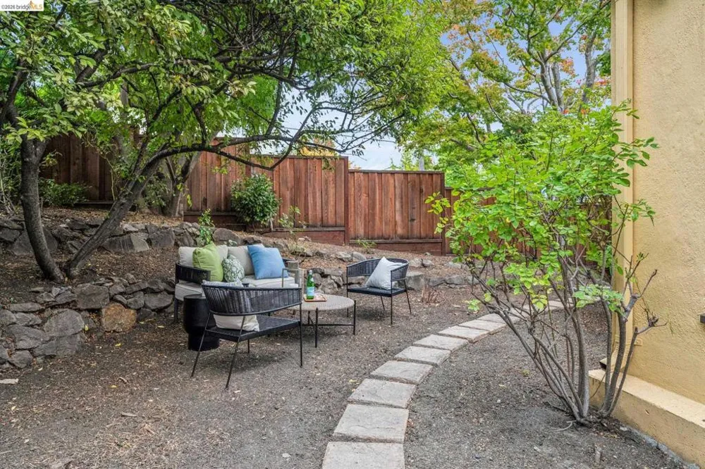 4737 Virginia Ave Oakland, CA 94619