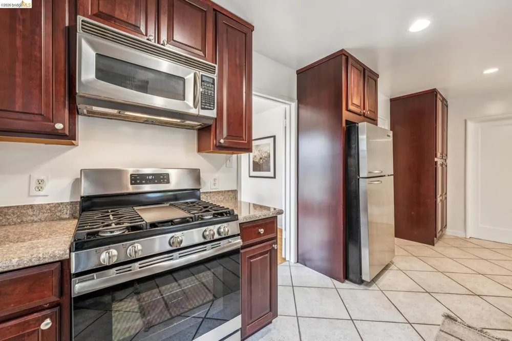 4737 Virginia Ave Oakland, CA 94619