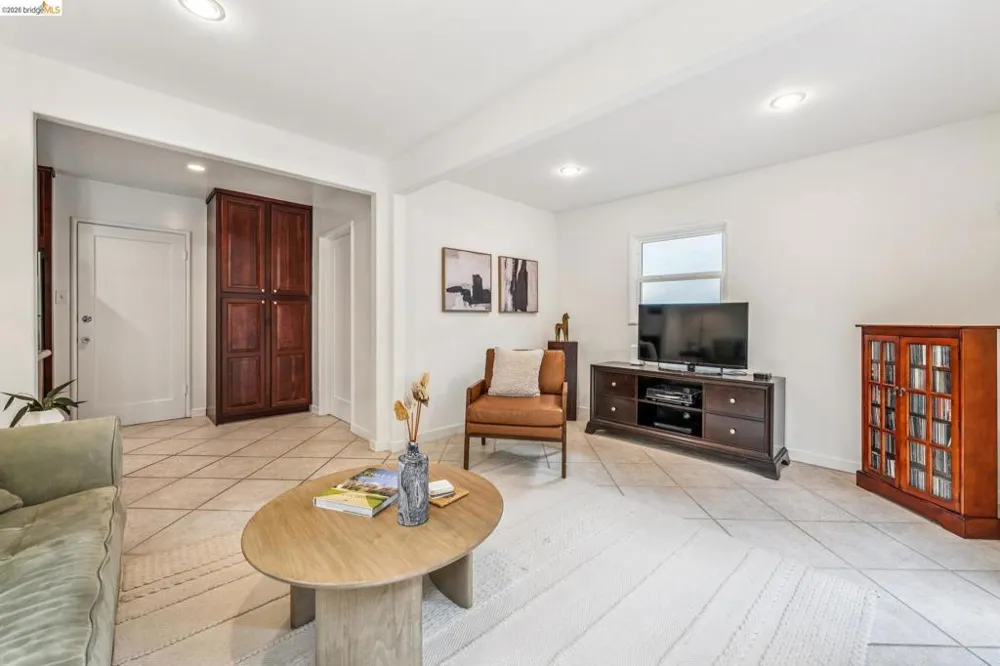 4737 Virginia Ave Oakland, CA 94619